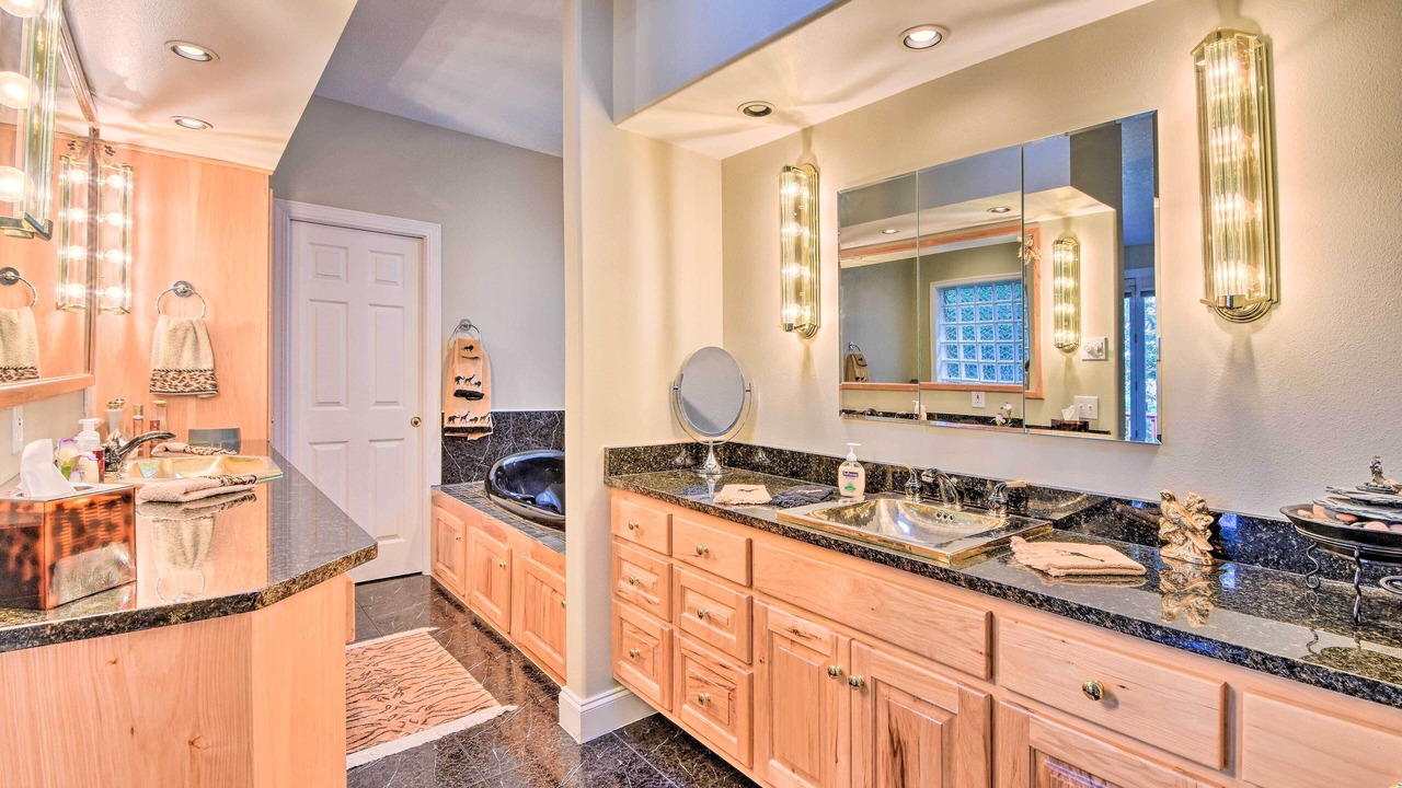 Photo of Bathroom in Dillard
