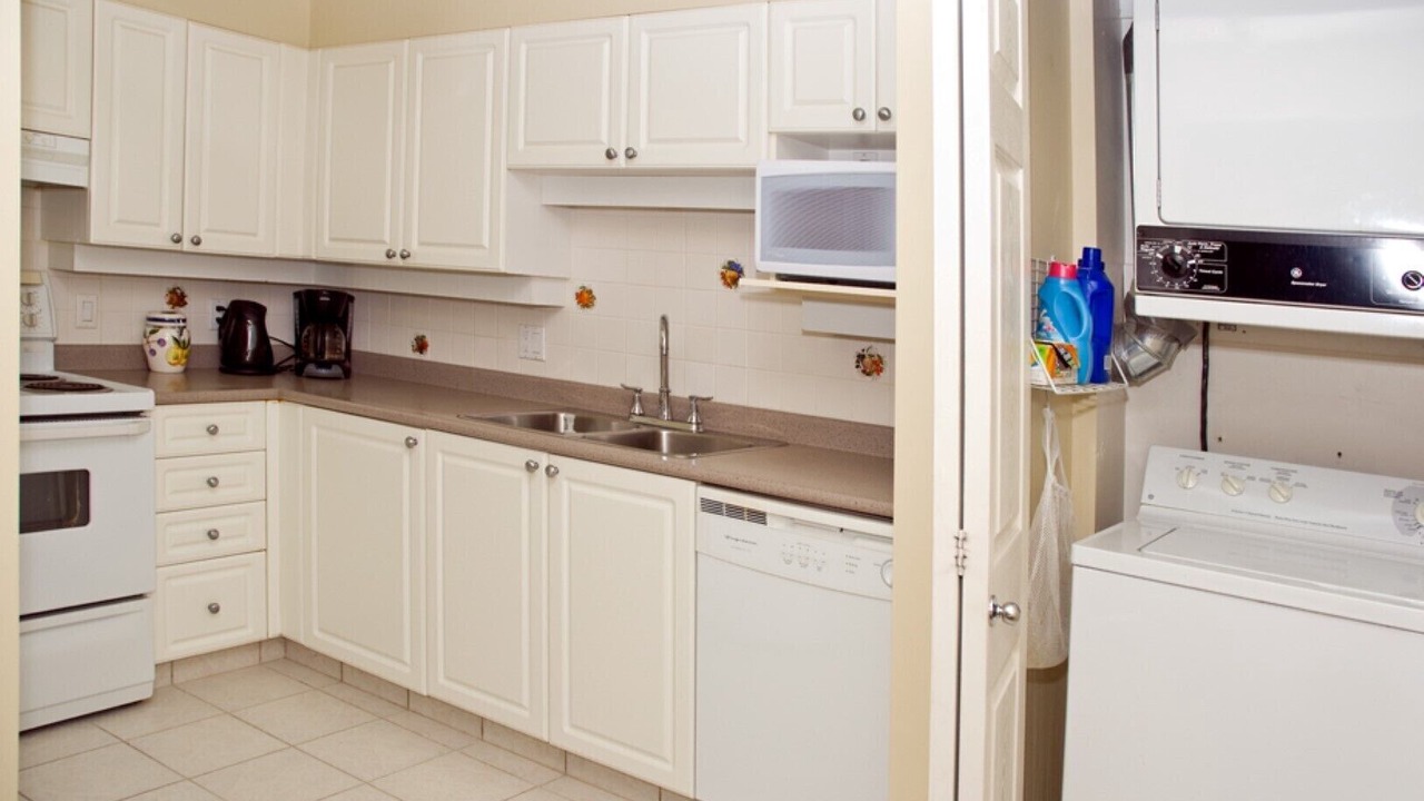Photo of Kitchen in District of North Vancouver