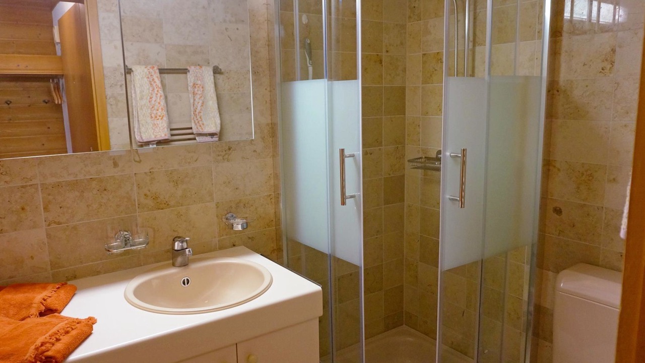 Photo of Bathroom in Saanenmoeser