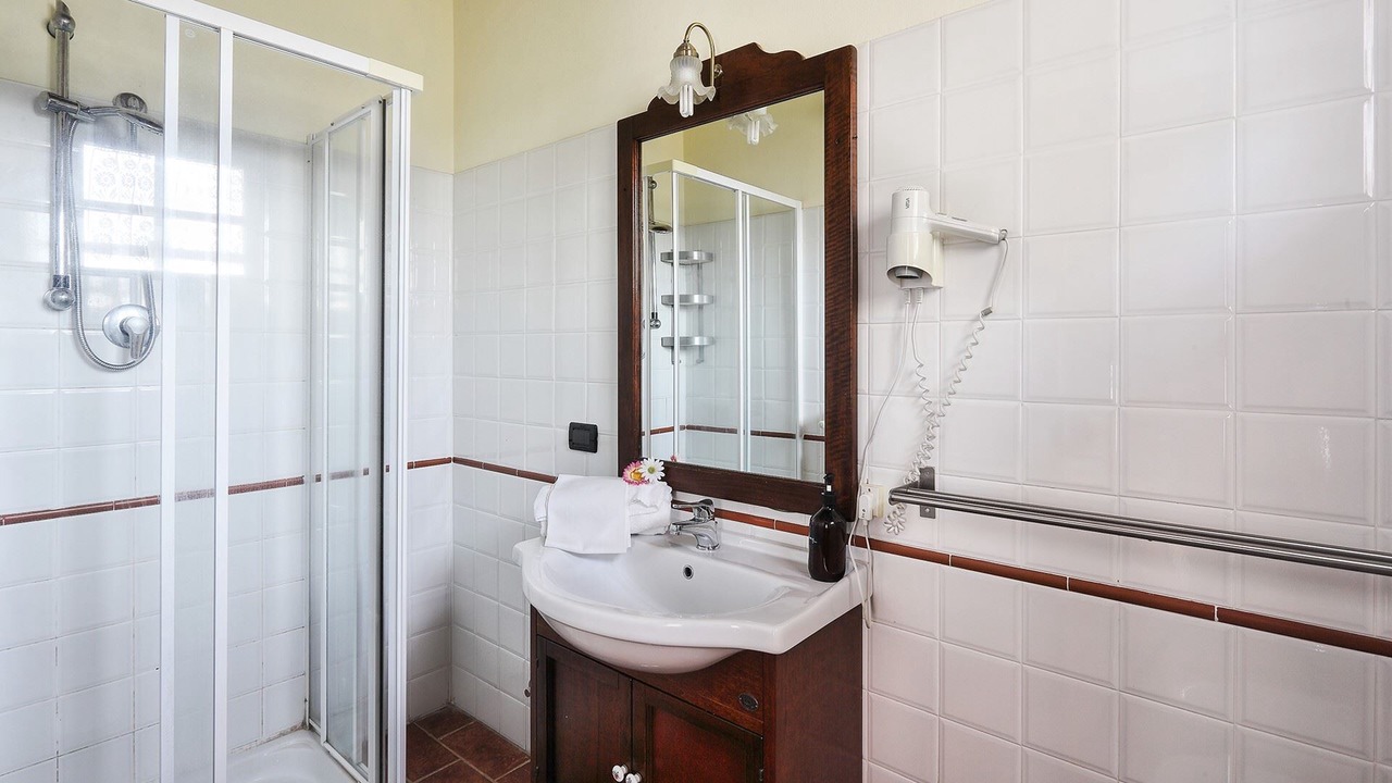 Photo of Bathroom in Calci