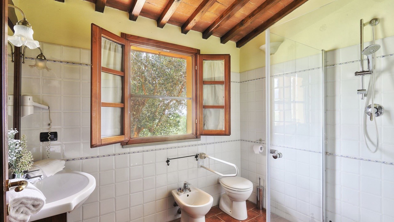 Photo of Bathroom in Calci