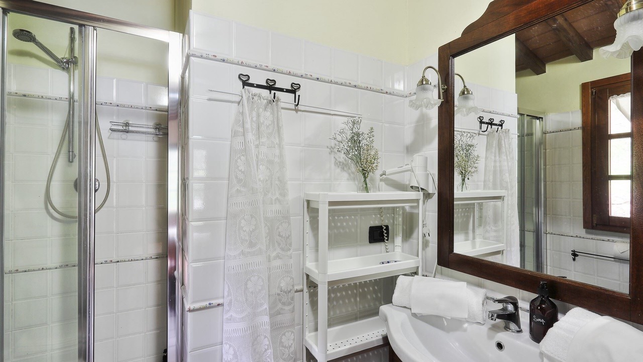 Photo of Bathroom in Calci