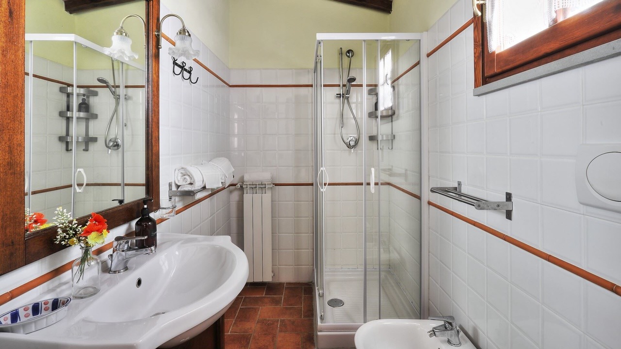 Photo of Bathroom in Calci