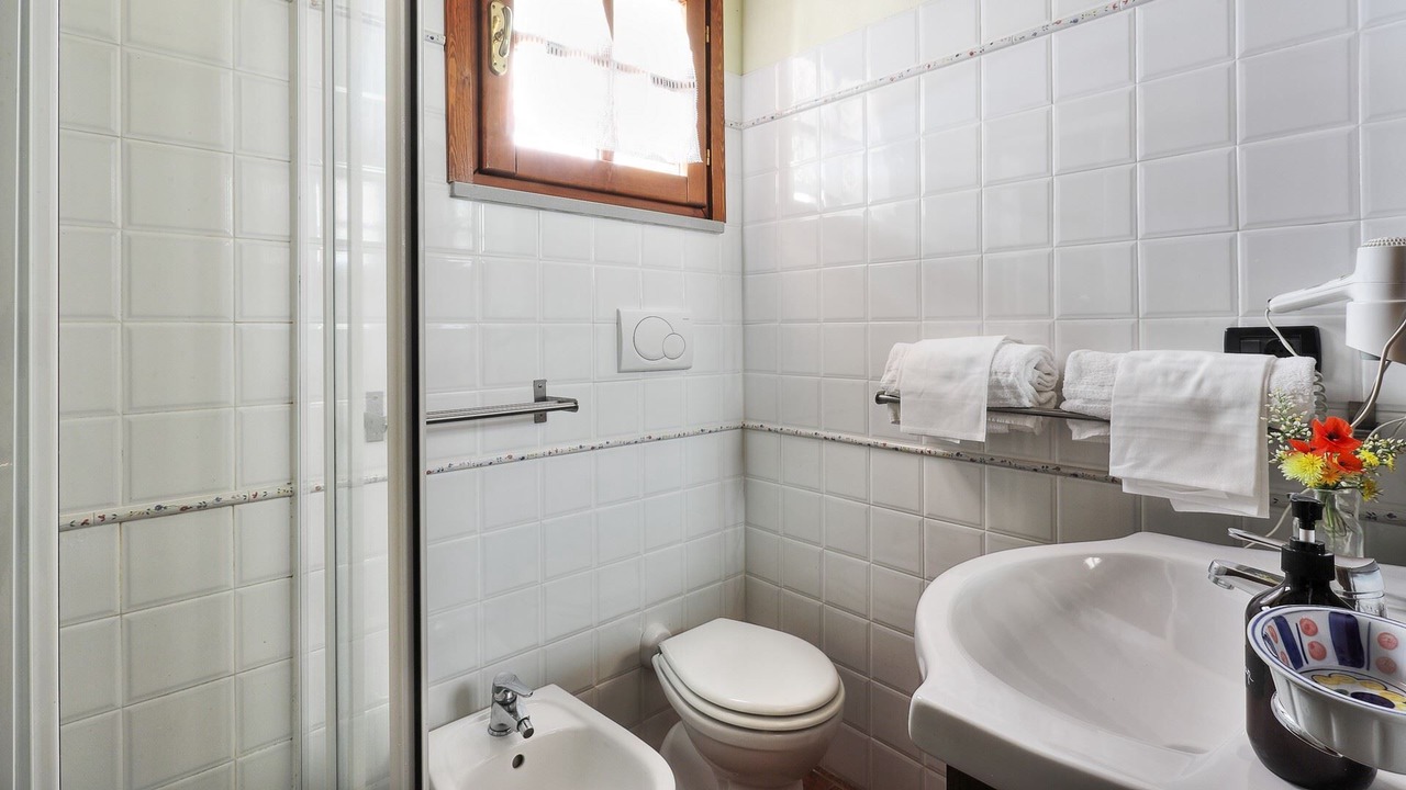 Photo of Bathroom in Calci