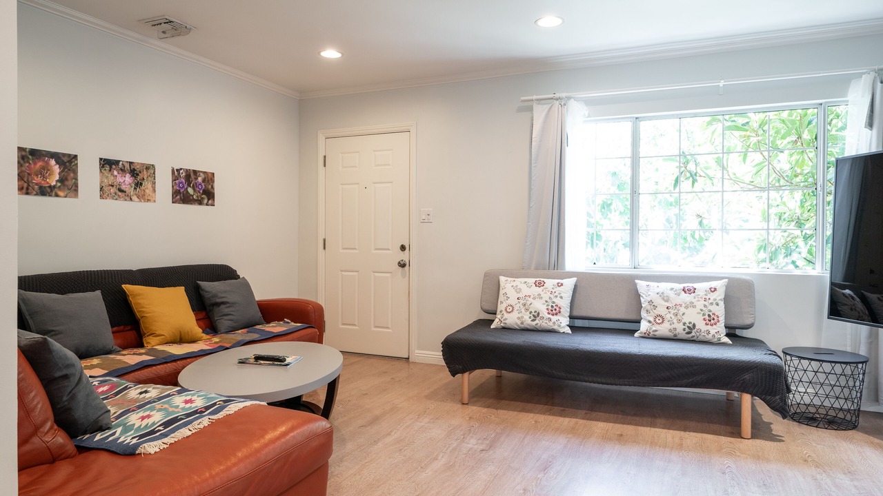 Photo of Livingroom in Encino