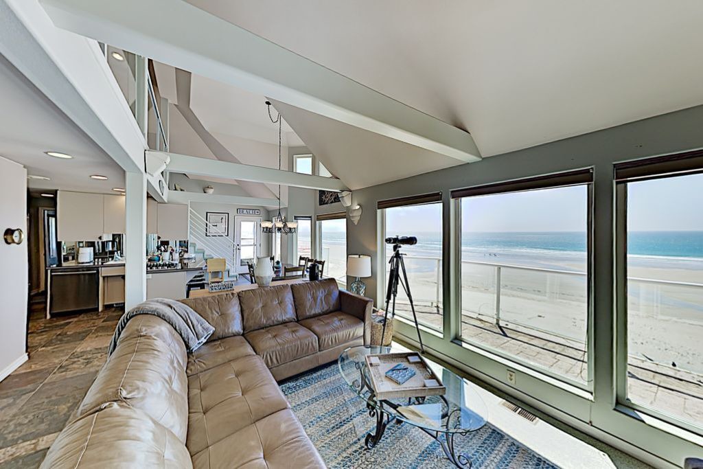 Photo of Livingroom in Oceanside