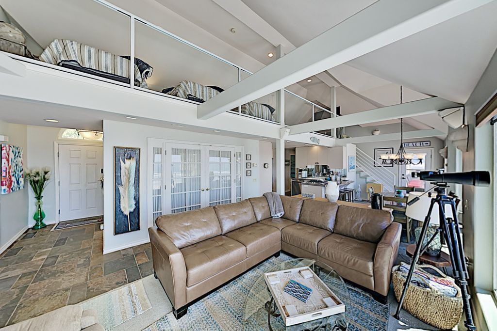 Photo of Livingroom in Oceanside