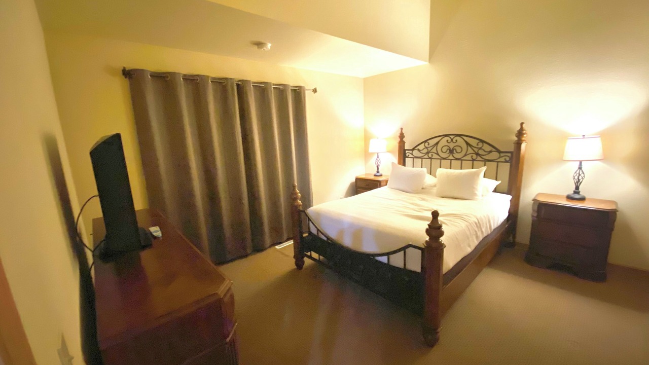 Photo of Bedroom in Lake Delton