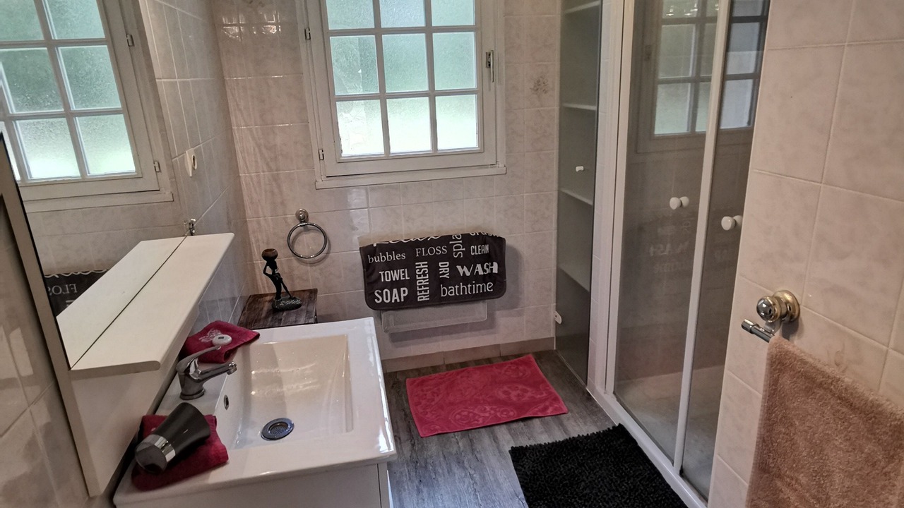 Photo of Bathroom in Chitenay