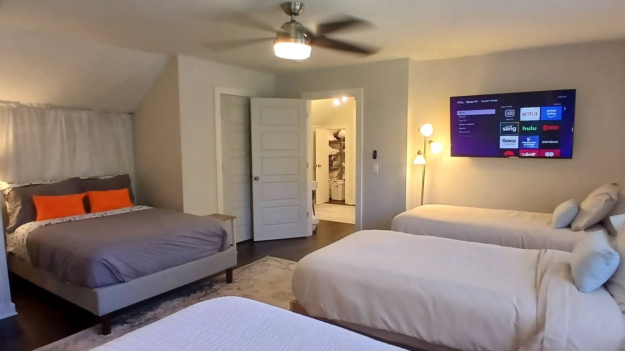 Photo of Bedroom in Inglewood