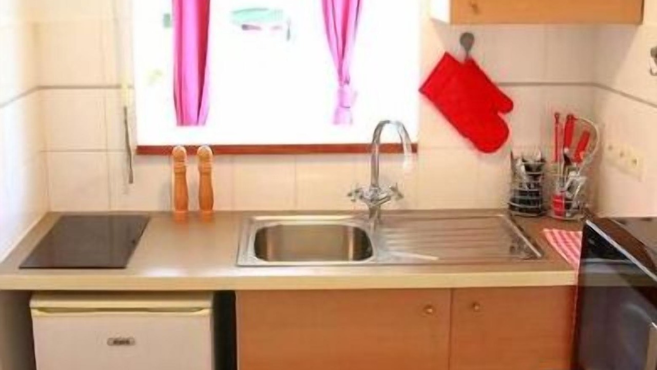 Photo of Kitchen in Circuit 1C1