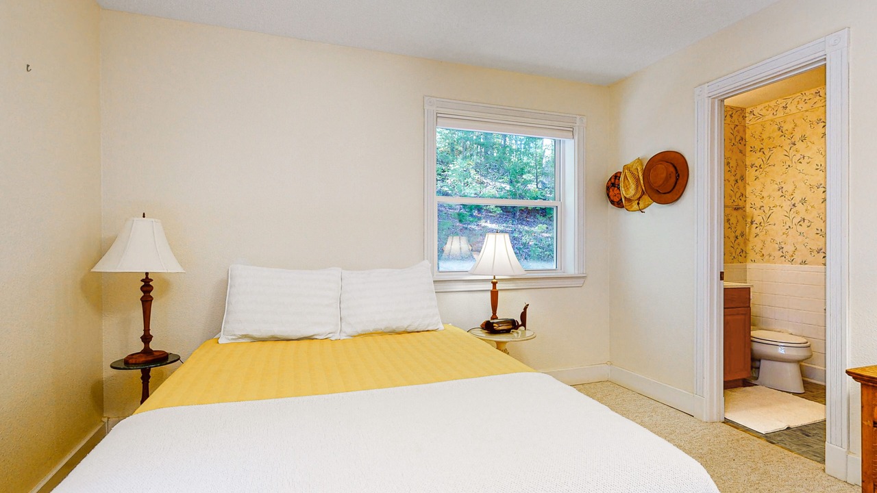 Photo of Bedroom in Clarkesville
