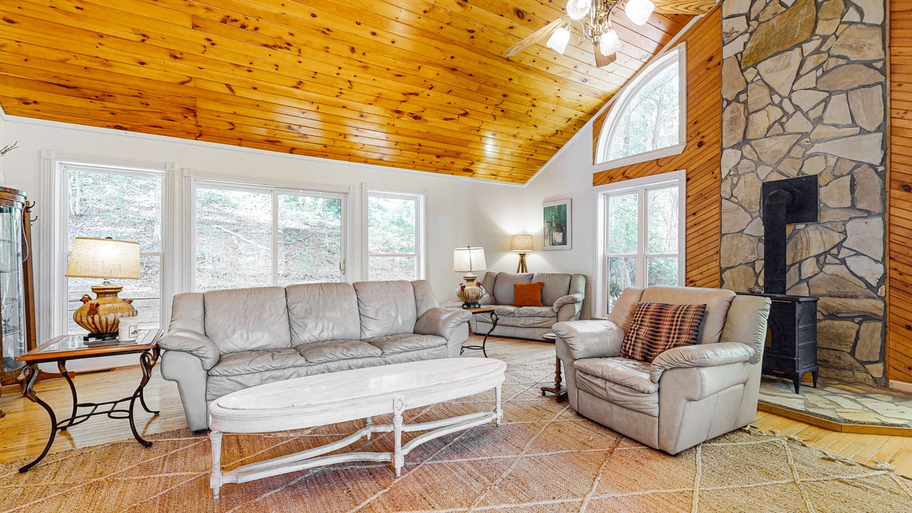 Photo of Livingroom in Clarkesville