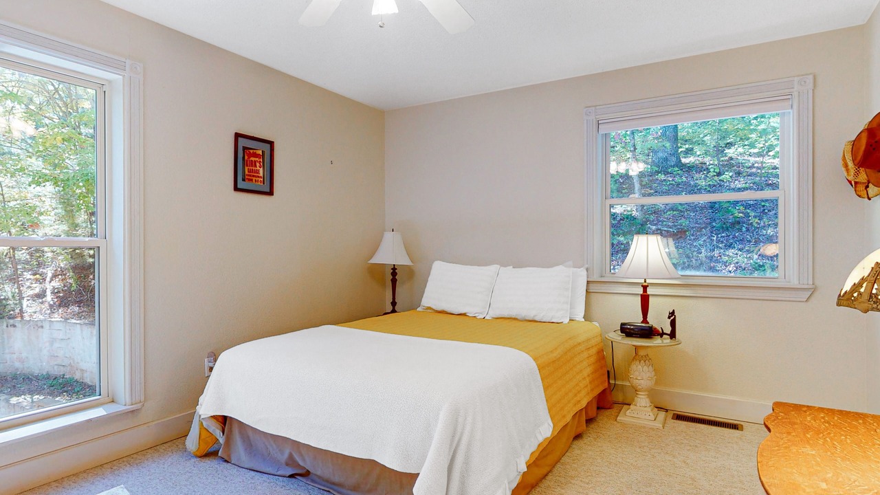 Photo of Bedroom in Clarkesville