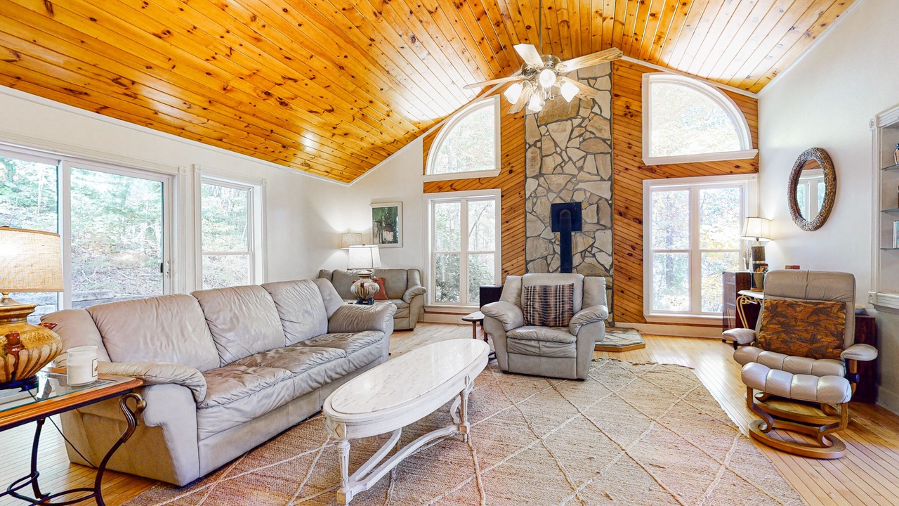 Photo of Livingroom in Clarkesville