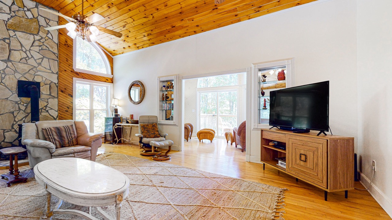 Photo of Livingroom in Clarkesville