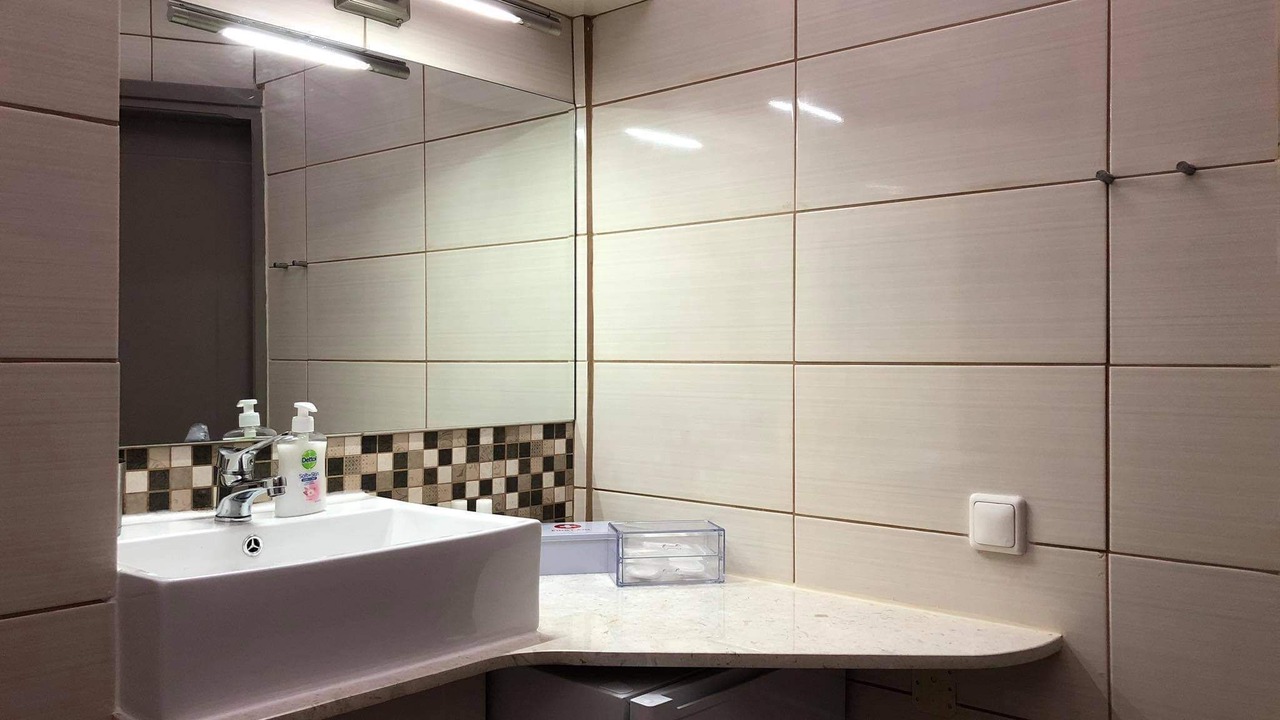 Photo of Bathroom in Drama