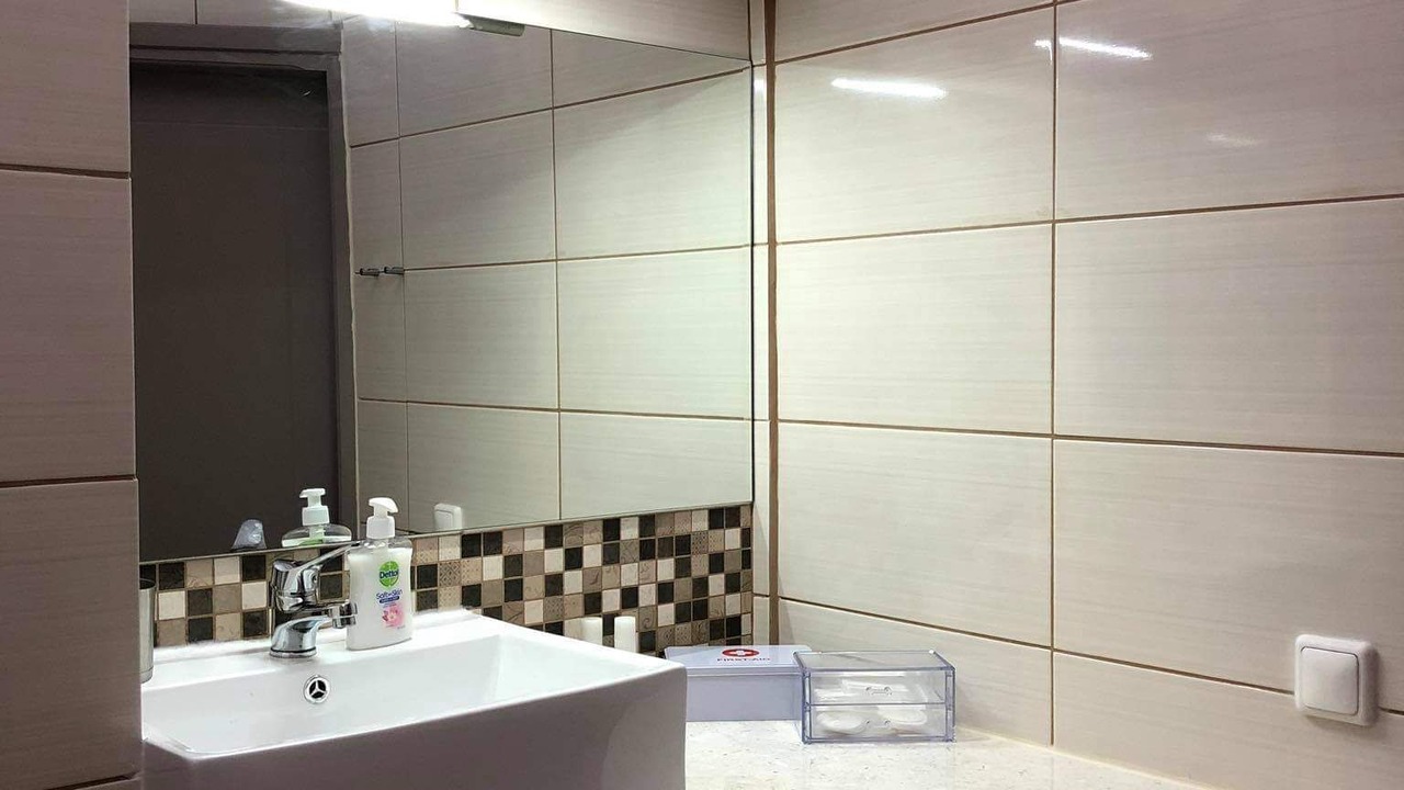 Photo of Bathroom in Drama