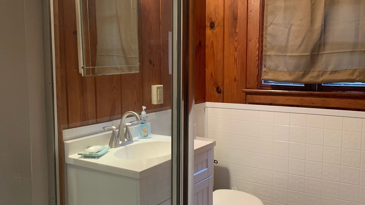Photo of Bathroom in Lake Waccamaw