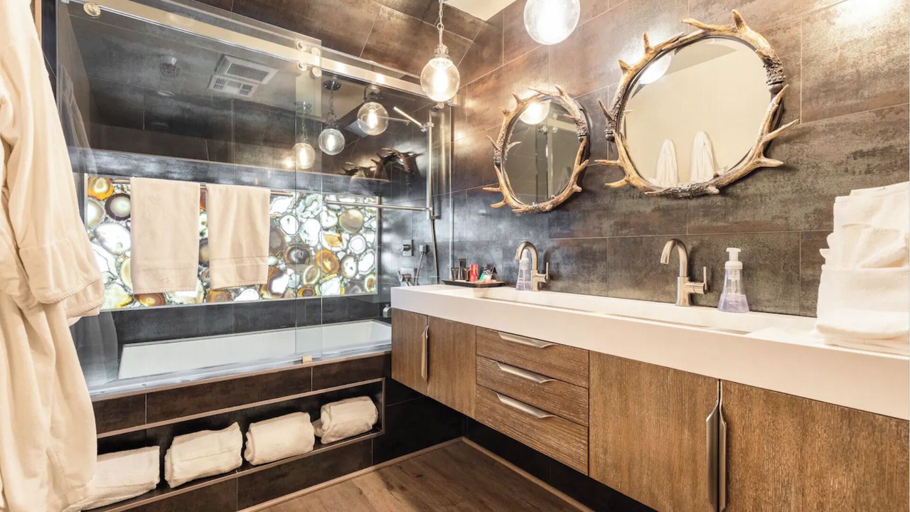 Photo of Bathroom in Stateline