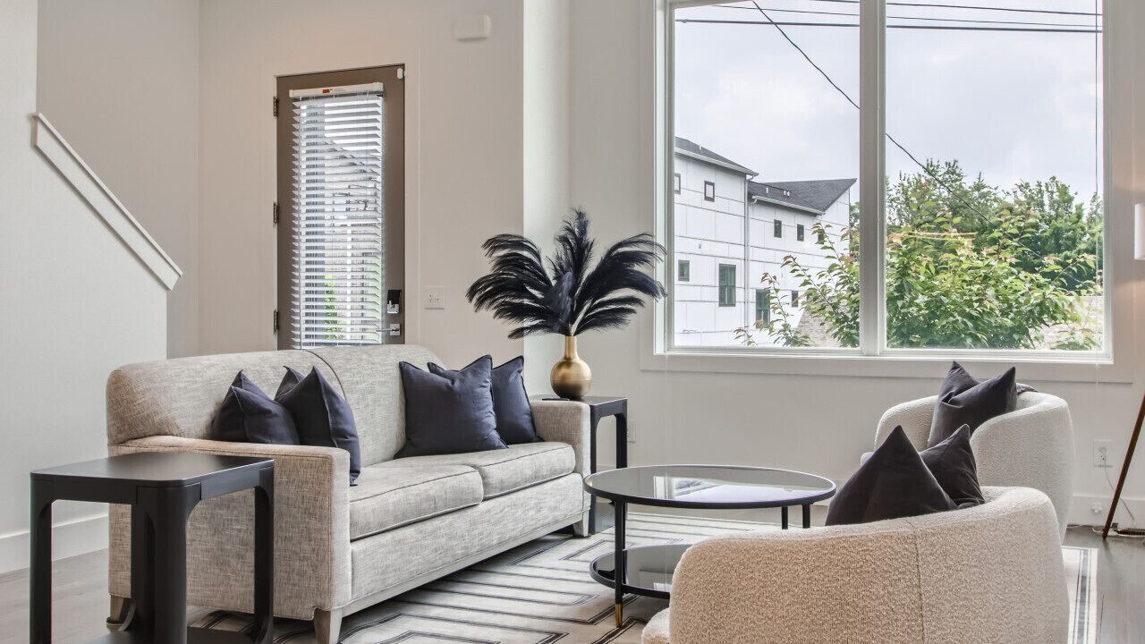 Photo of Livingroom in Hurwood Heights