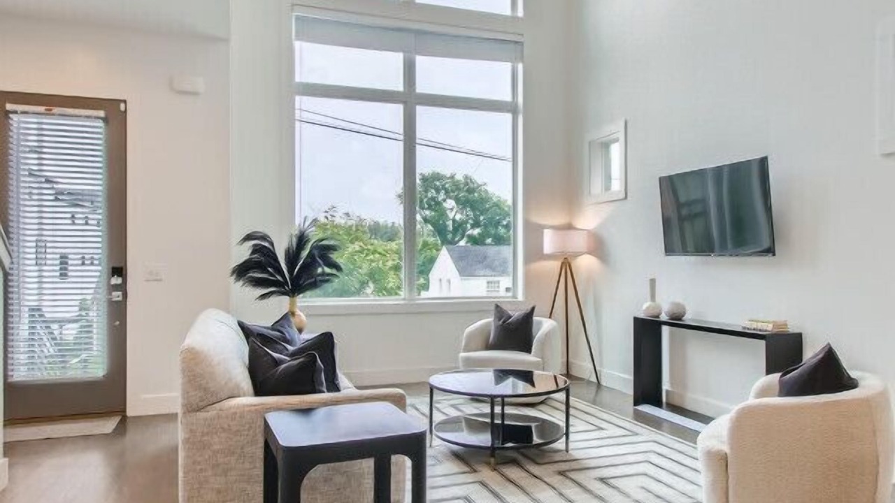 Photo of Livingroom in Hurwood Heights