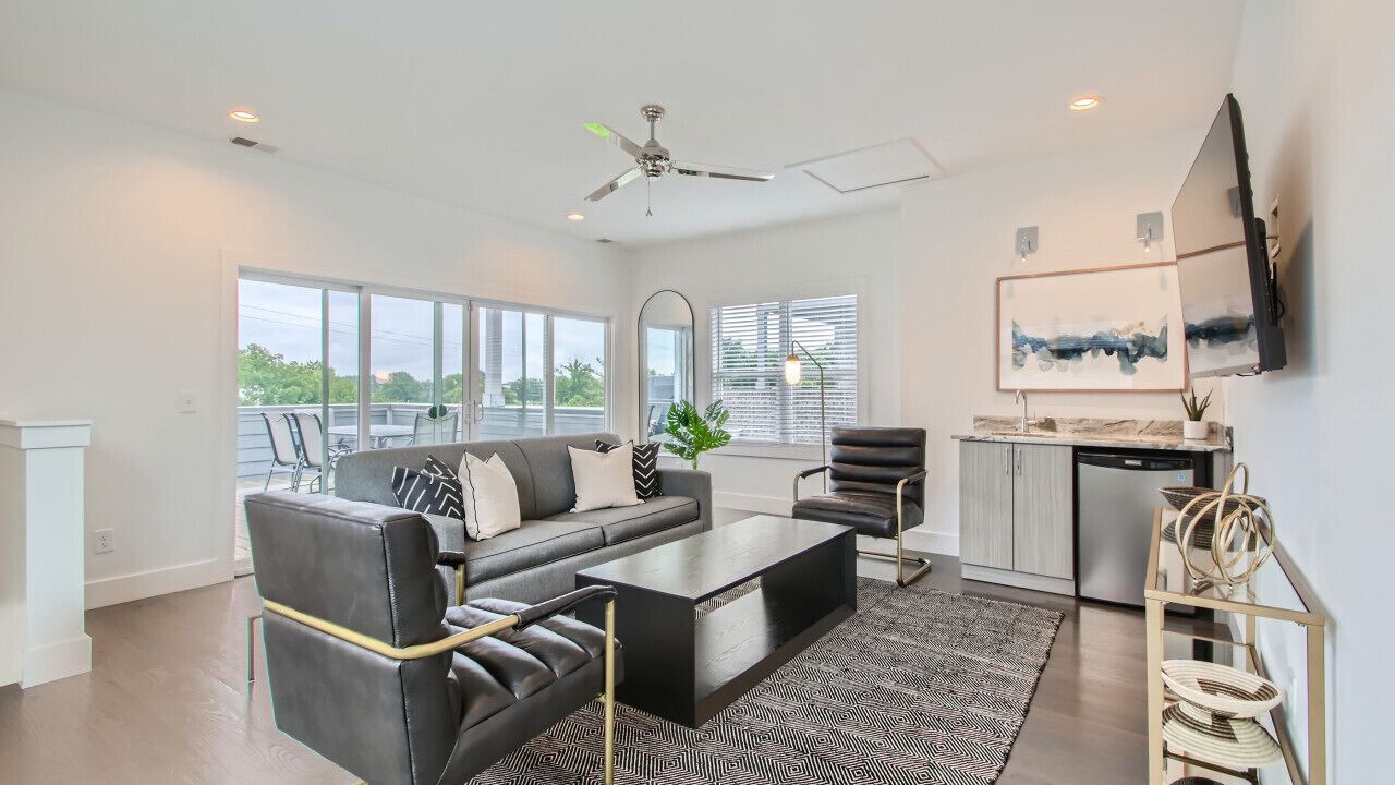 Photo of Livingroom in Hurwood Heights