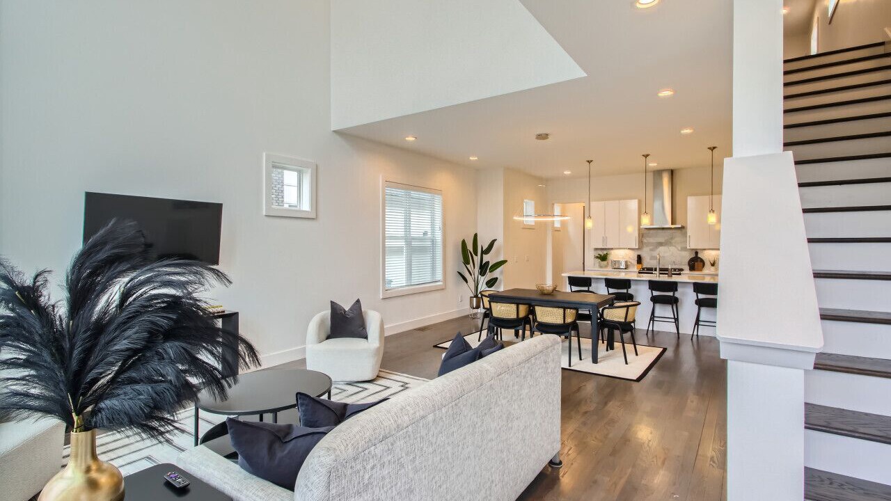 Photo of Livingroom in Hurwood Heights