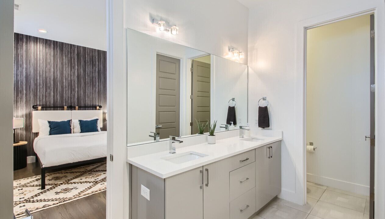 Photo of Bathroom in Hurwood Heights