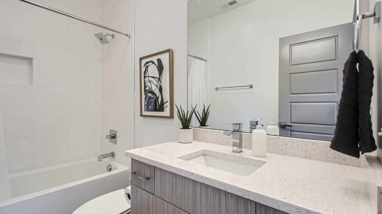 Photo of Bathroom in Hurwood Heights