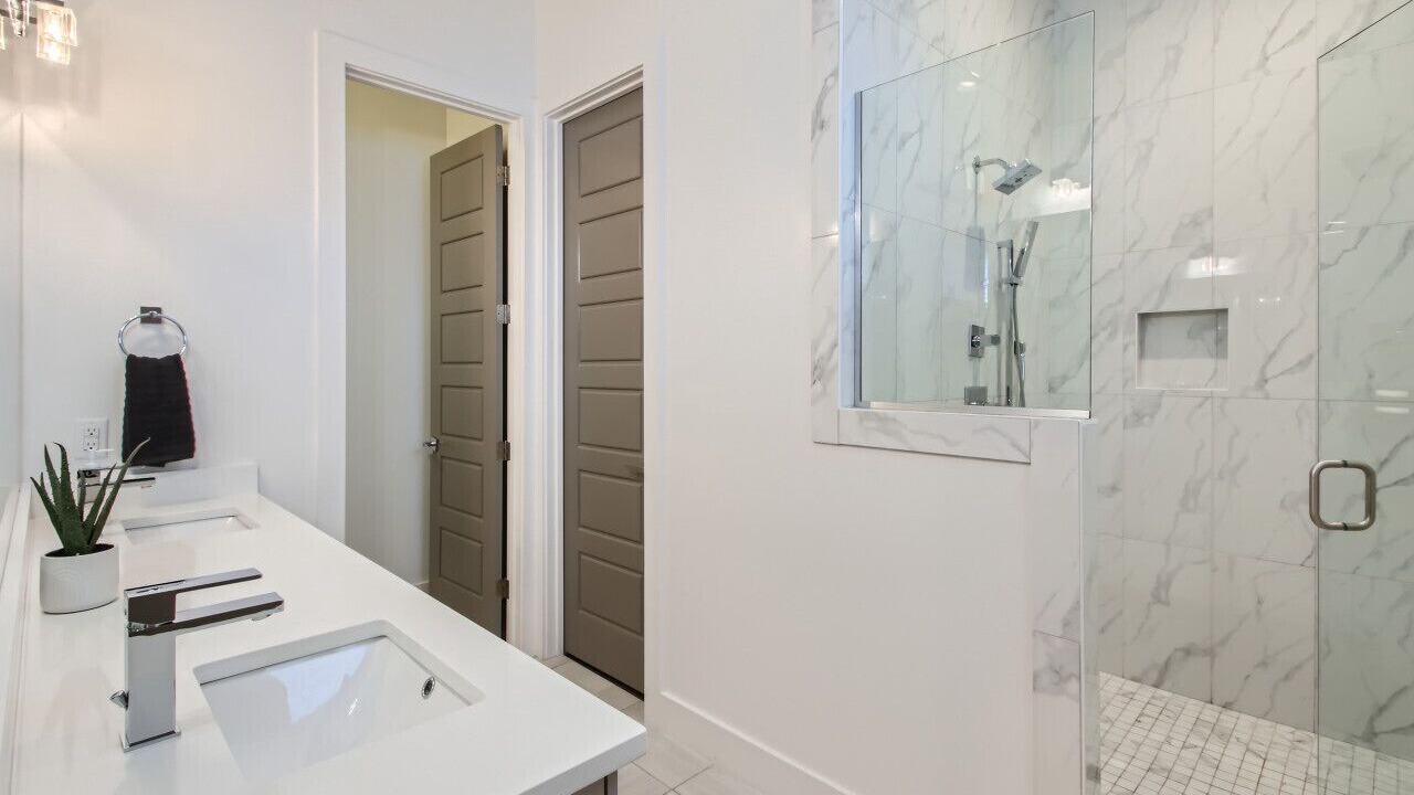 Photo of Bathroom in Hurwood Heights