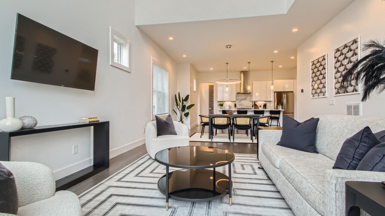 Photo of Livingroom in Hurwood Heights