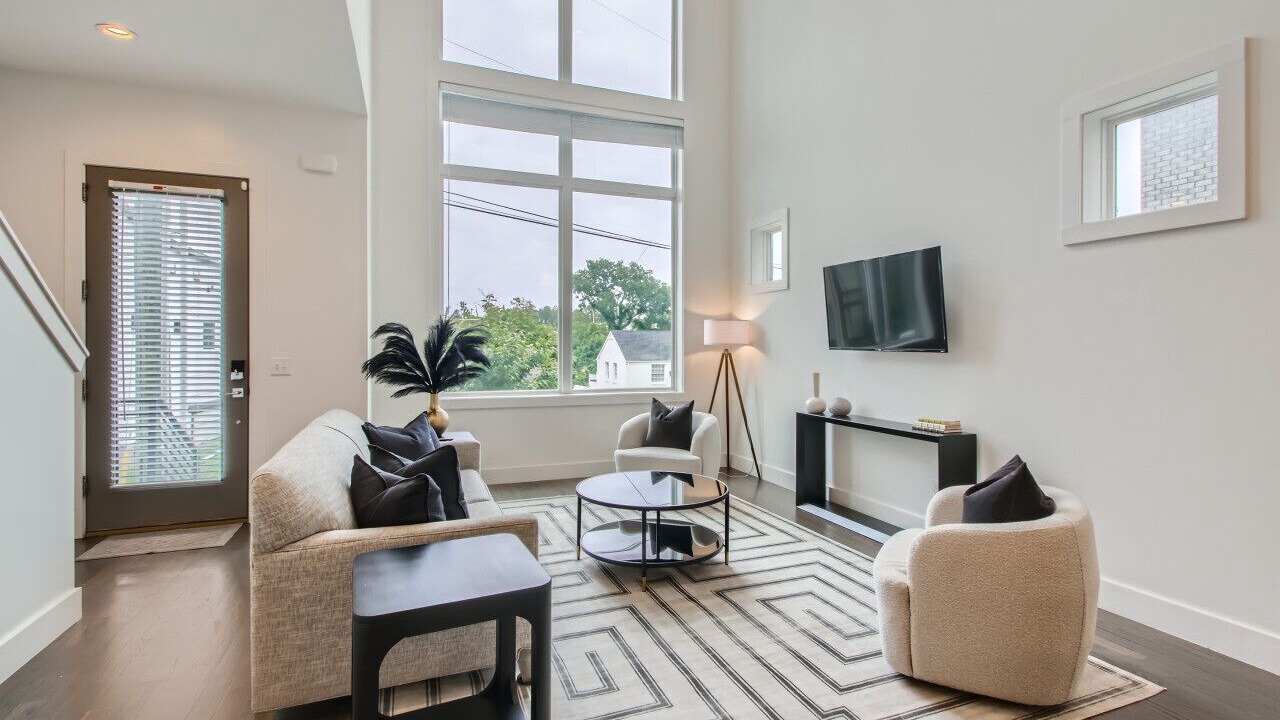 Photo of Livingroom in Hurwood Heights