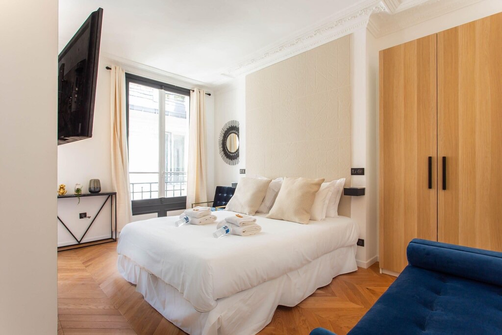 Photo of Bedroom in Faubourg-du-Roule