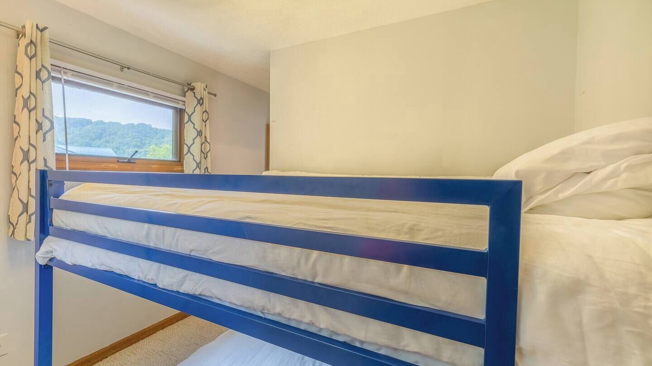 Photo of Bedroom in Hiwassee