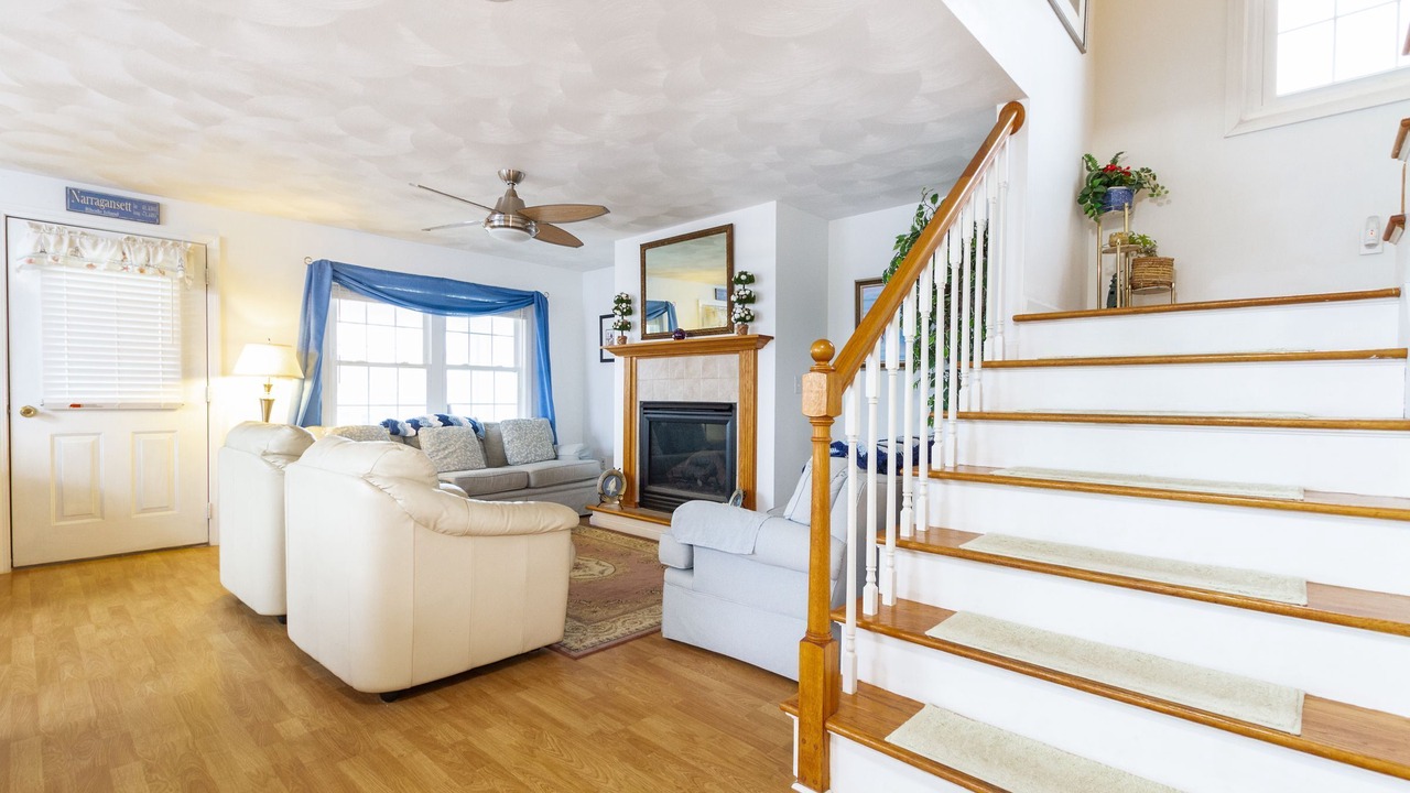 Photo of Livingroom in Eastward Look