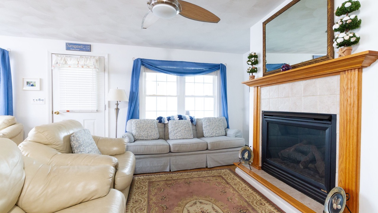 Photo of Livingroom in Eastward Look