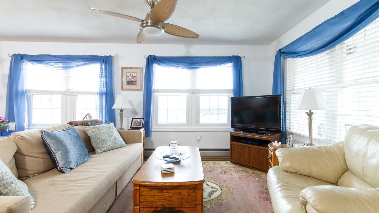 Photo of Livingroom in Eastward Look