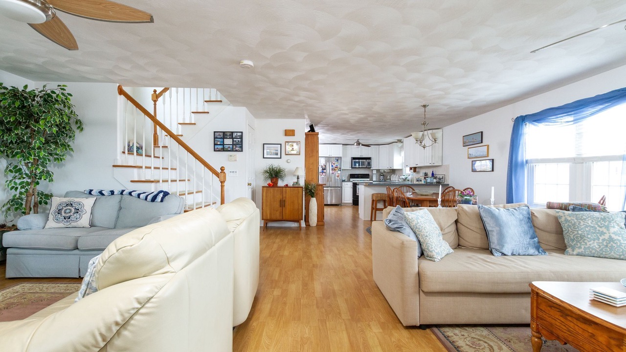 Photo of Livingroom in Eastward Look