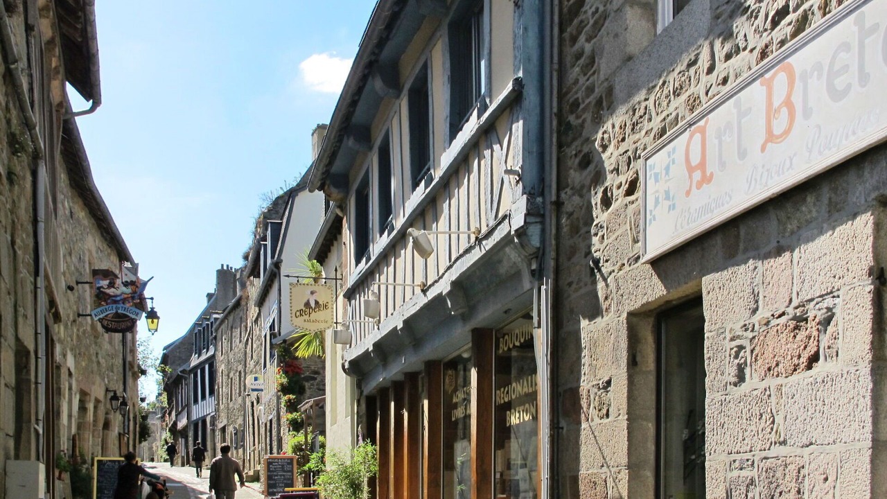 Photo of Others in Le Ru