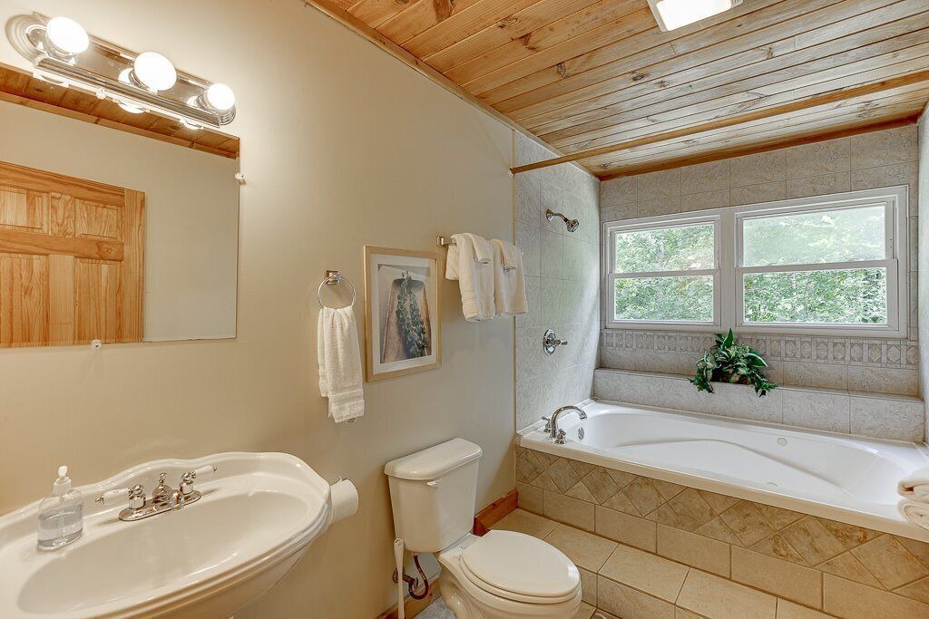 Photo of Bathroom in Helen
