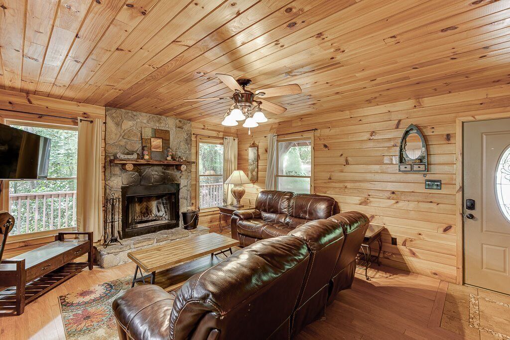 Photo of Livingroom in Helen