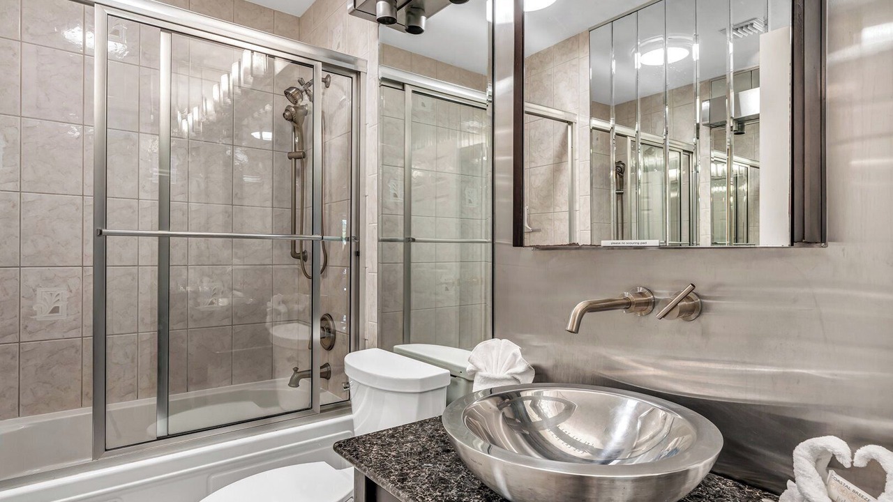 Photo of Bathroom in Coury