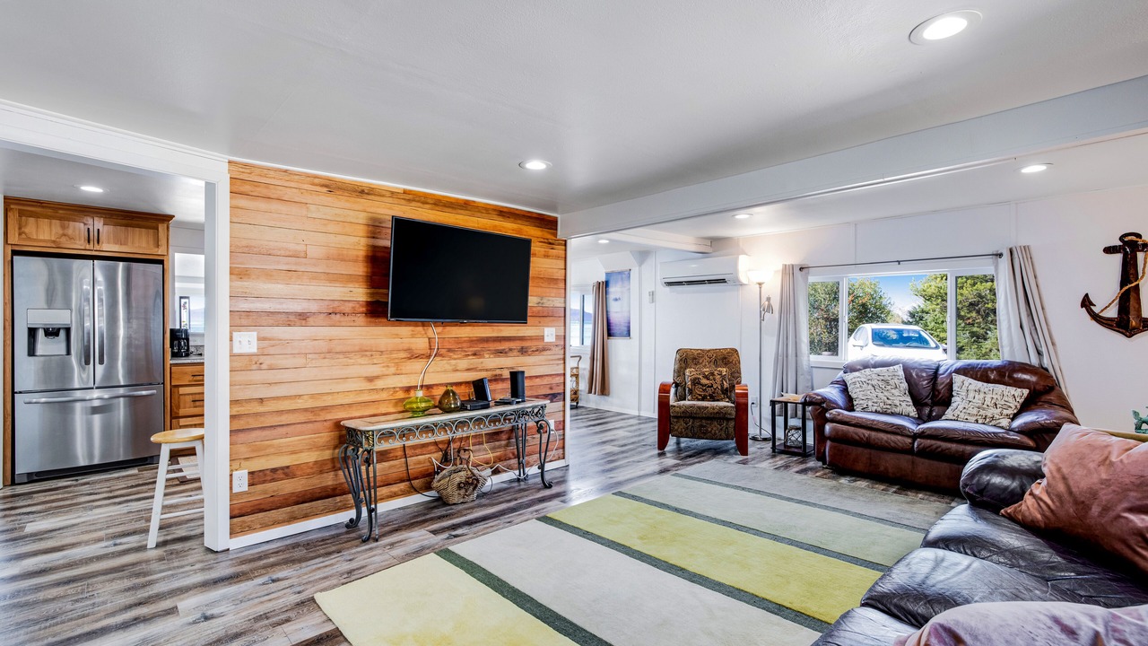 Photo of Livingroom in Garibaldi