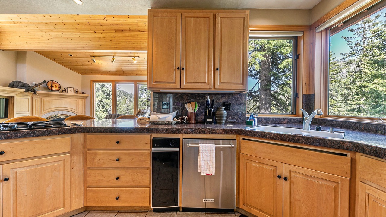 Photo of Kitchen in Alpine Meadows