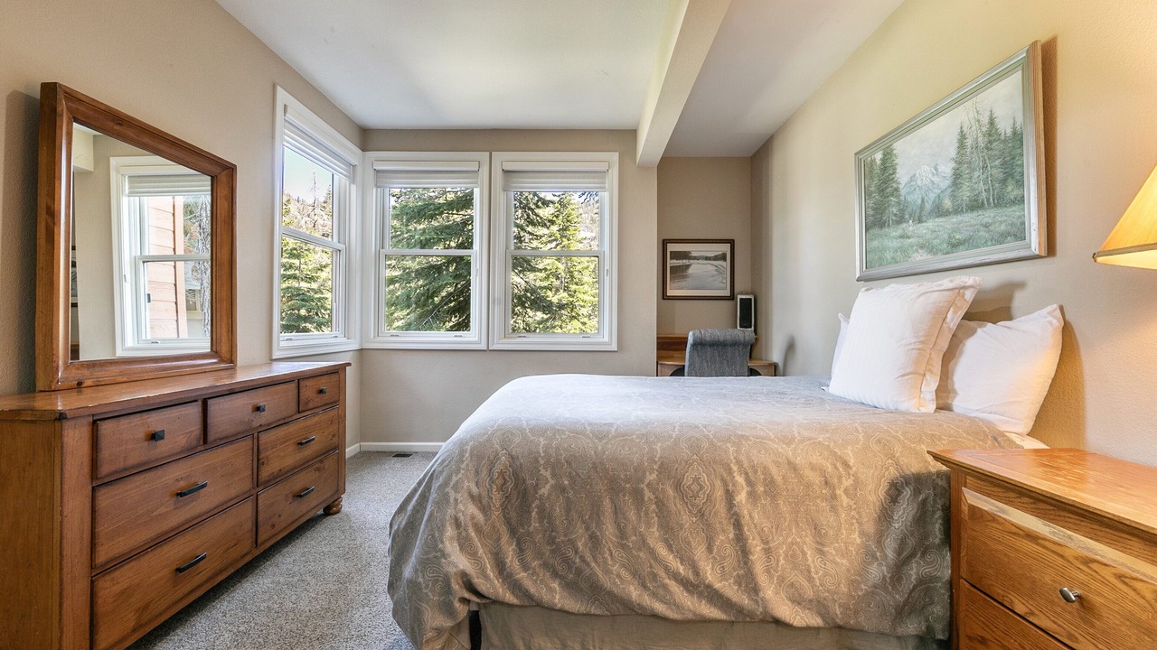 Photo of Bedroom in Alpine Meadows