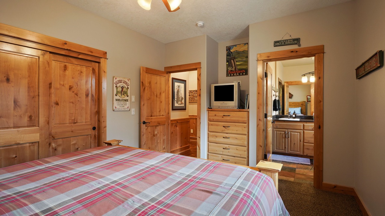 Photo of Bedroom in Sunriver