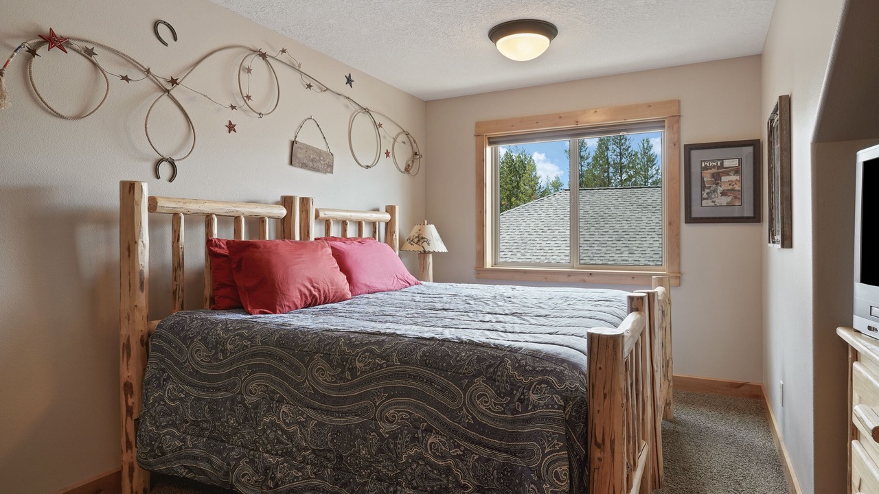 Photo of Bedroom in Sunriver