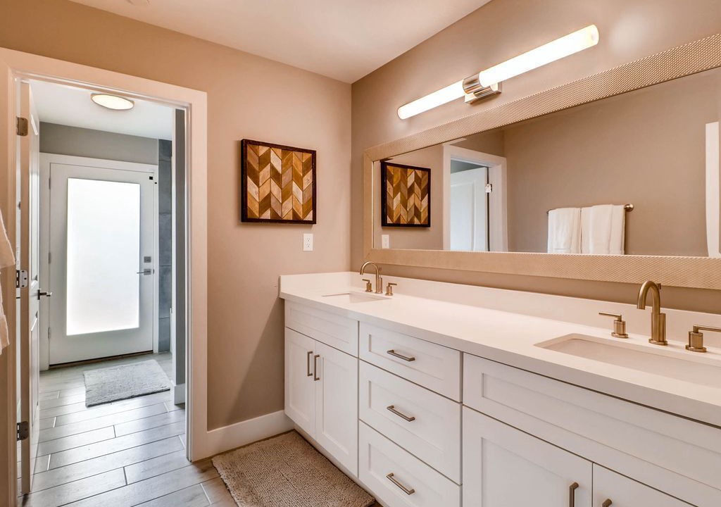 Photo of Bathroom in Sweetwater Street East