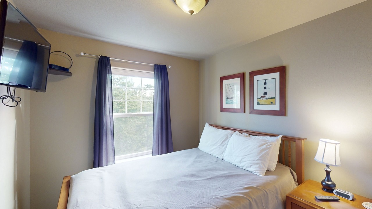 Photo of Bedroom in Oceanside